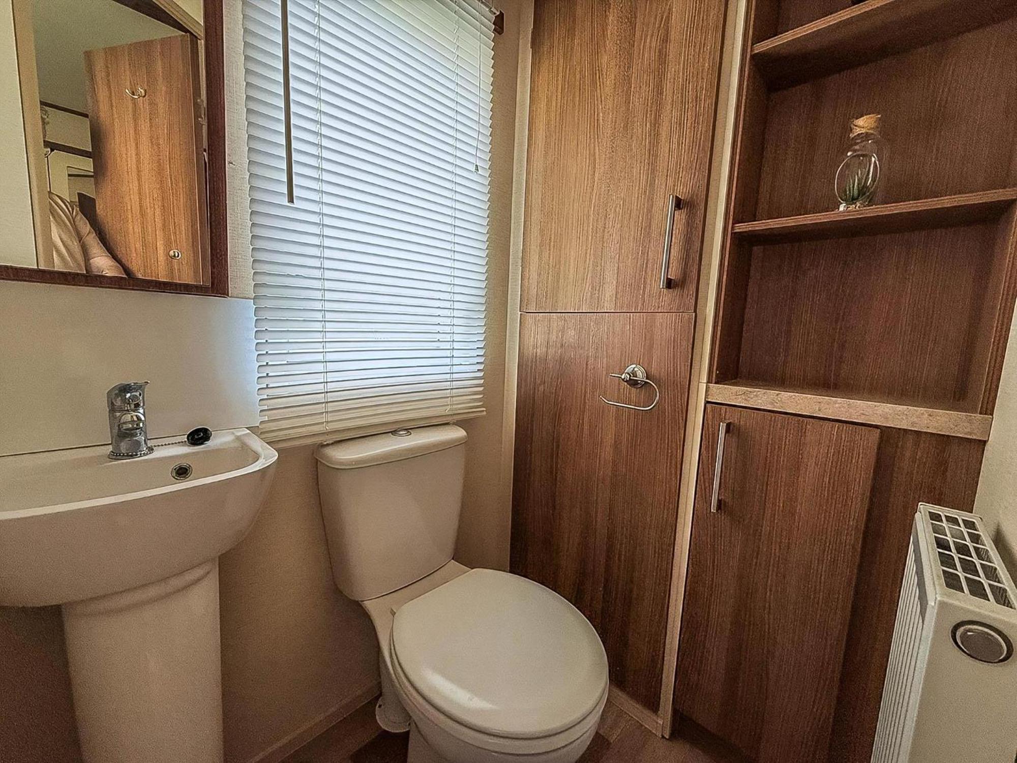 Gorgeous 6 Berth Caravan With Decking And Wi-Fi At Broadland Sands Ref 20377Bs Hopton on Sea Extérieur photo
