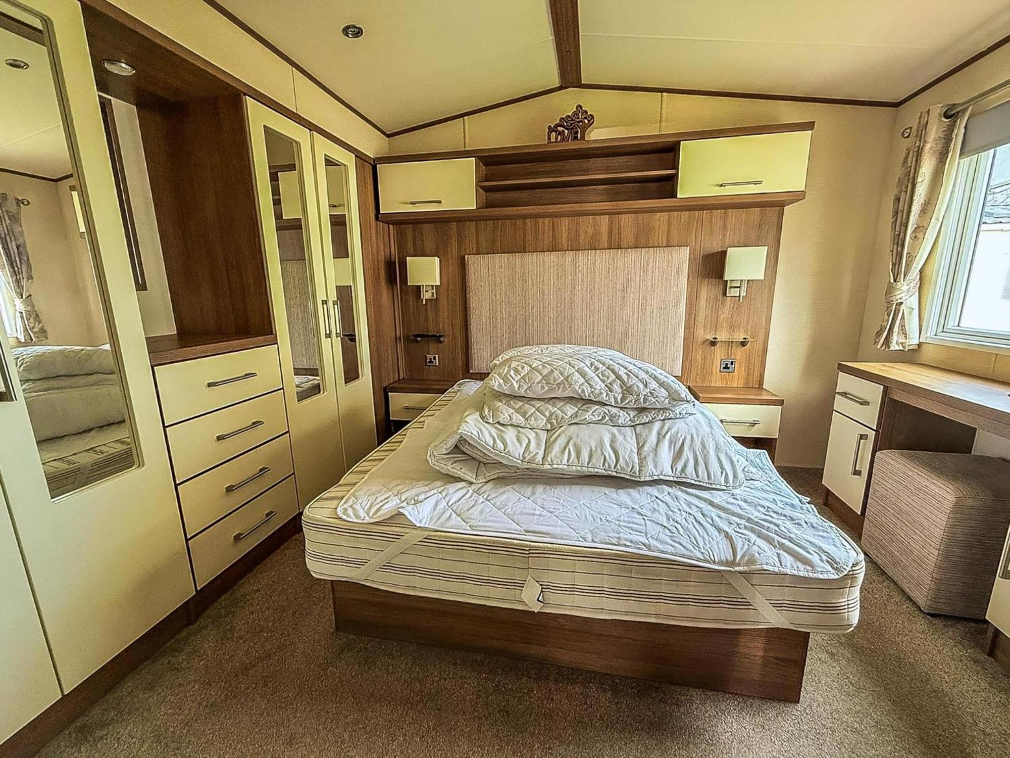 Gorgeous 6 Berth Caravan With Decking And Wi-Fi At Broadland Sands Ref 20377Bs Hopton on Sea Extérieur photo