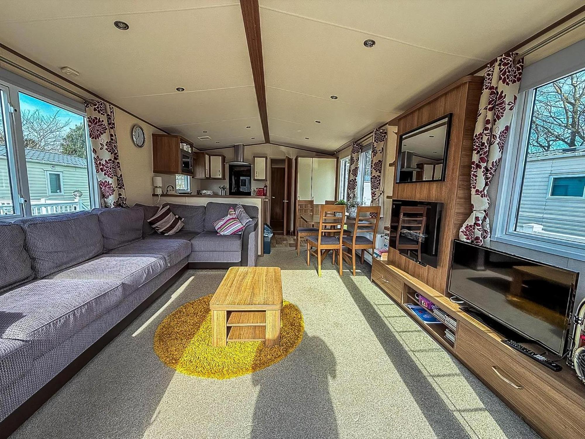 Gorgeous 6 Berth Caravan With Decking And Wi-Fi At Broadland Sands Ref 20377Bs Hopton on Sea Extérieur photo